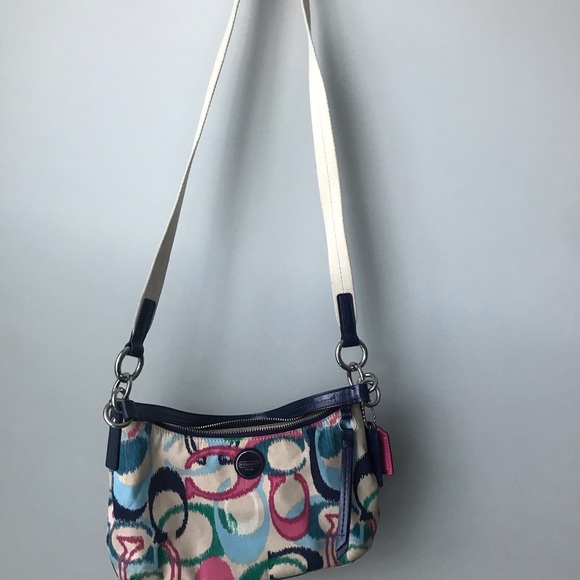 Coach cross the body bag. - Picture 4 of 8